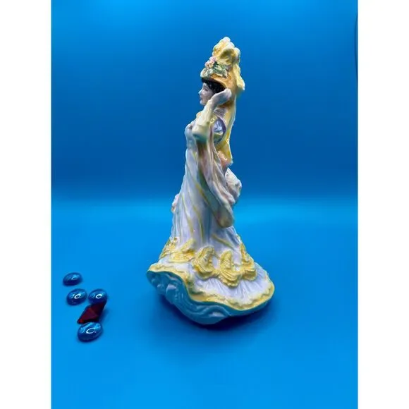 Royal Doulton "Primrose" HN3710, Flowers of Love Collection, 1995, BOX